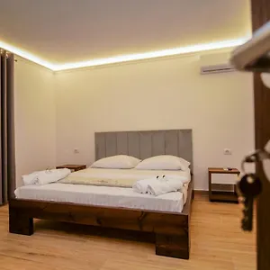 Fatos Qama Bed and breakfast